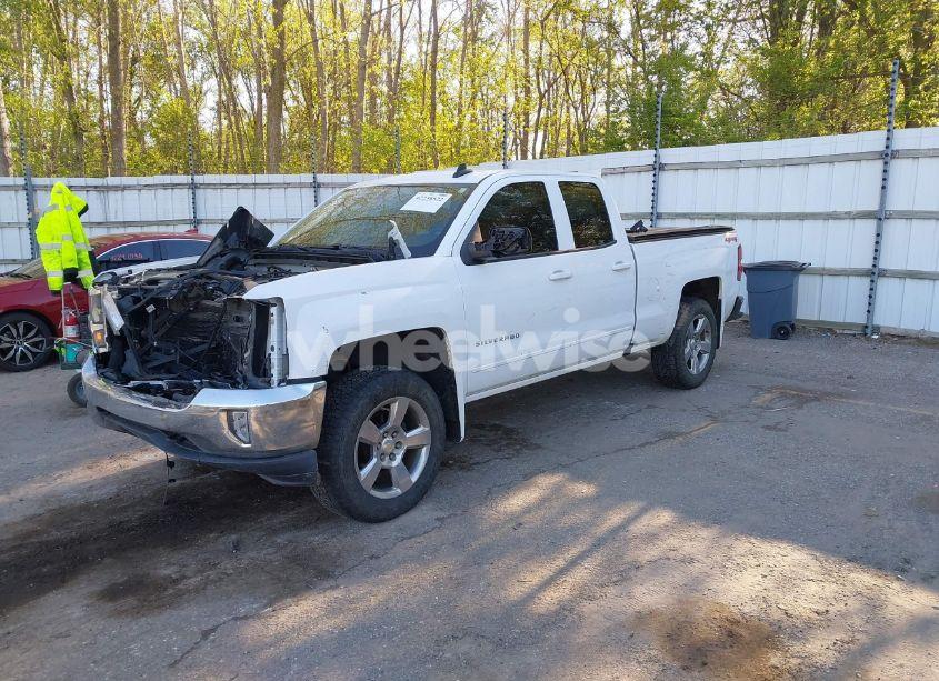 Photo 2 of 2018 Chevrolet Silverado 1500 1LT (VIN 1GCVKREHXJZ177154)
