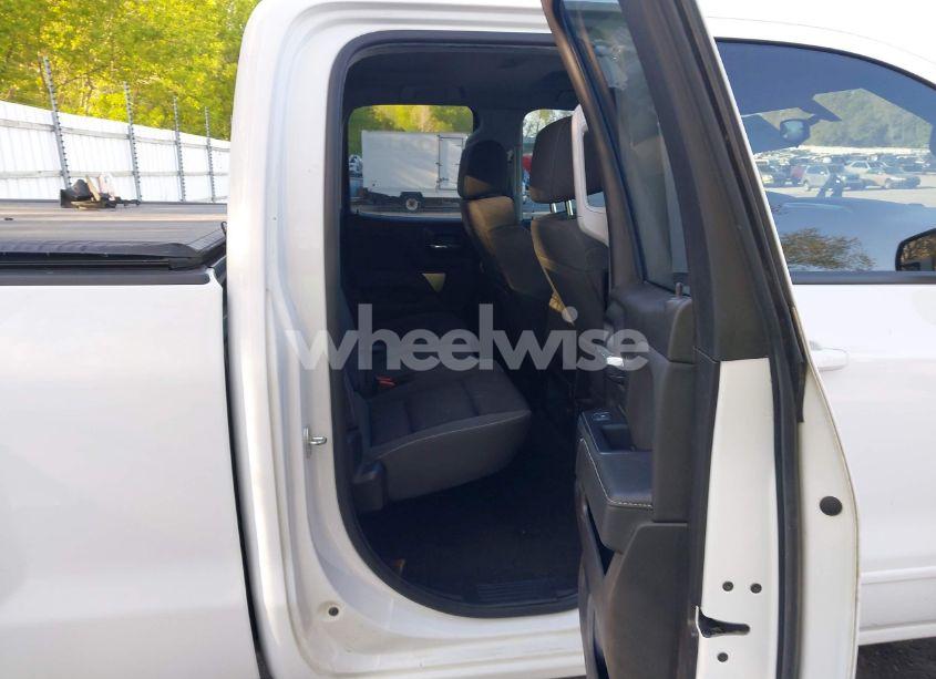 Photo 8 of 2018 Chevrolet Silverado 1500 1LT (VIN 1GCVKREHXJZ177154)