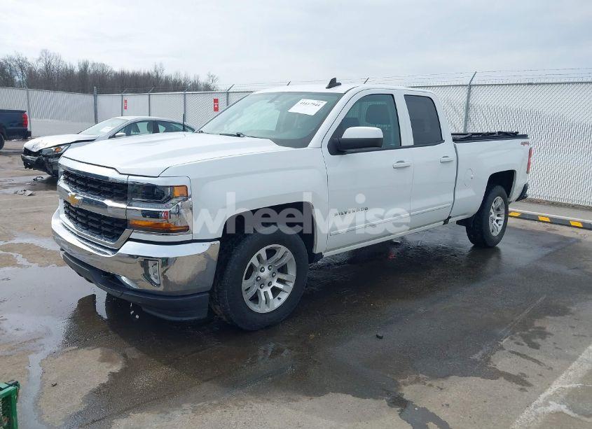 Photo 2 of 2018 Chevrolet Silverado 1500 1LT (VIN 1GCVKREHXJZ298878)