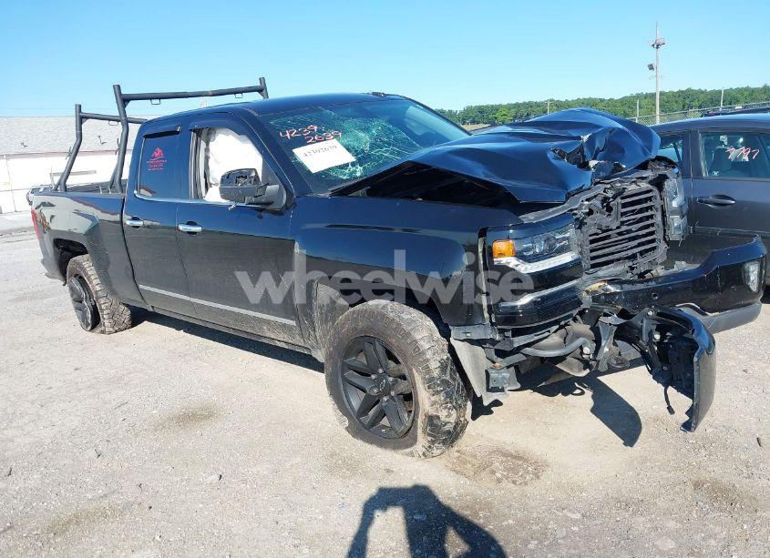 2018 Chevrolet Silverado 1500 2LZ (VIN 1GCVKSEC5JZ143845) main photo