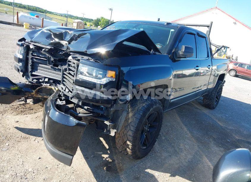 Photo 2 of 2018 Chevrolet Silverado 1500 2LZ (VIN 1GCVKSEC5JZ143845)