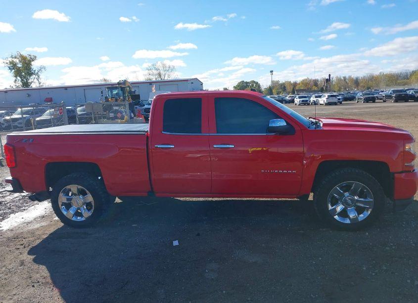 Photo 13 of 2018 Chevrolet Silverado 1500 2LZ (VIN 1GCVKSEJ7JZ308681)