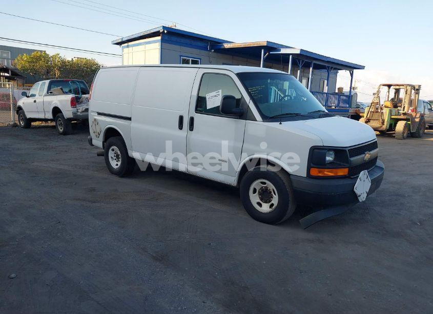 2017 Chevrolet Express 2500 WORK VAN (VIN 1GCWGAF12H1216899) main photo