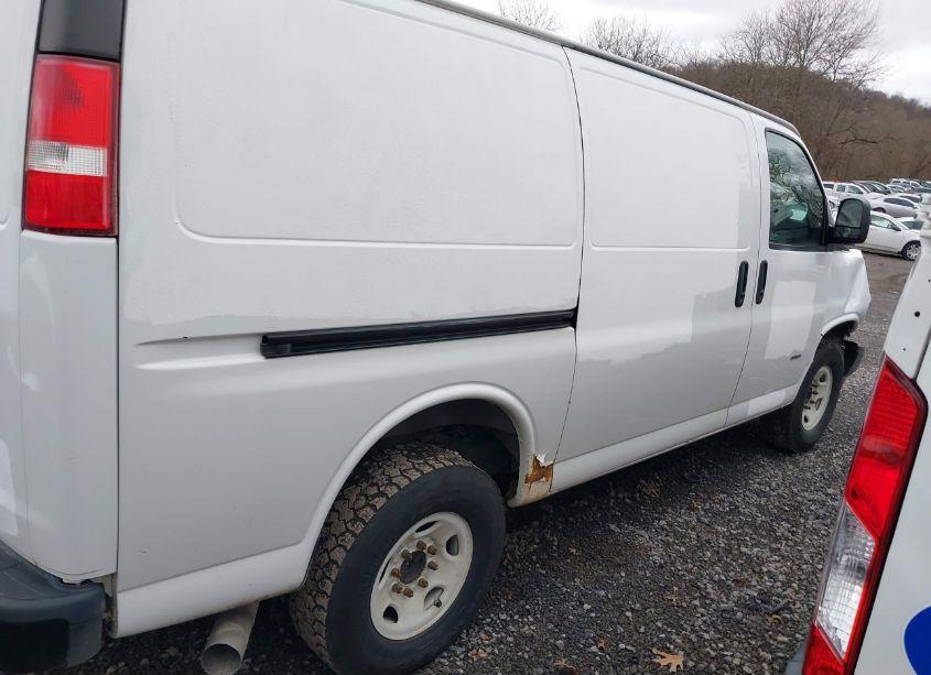 Photo 4 of 2017 Chevrolet Express 2500 WORK VAN (VIN 1GCWGAF17H1328002)