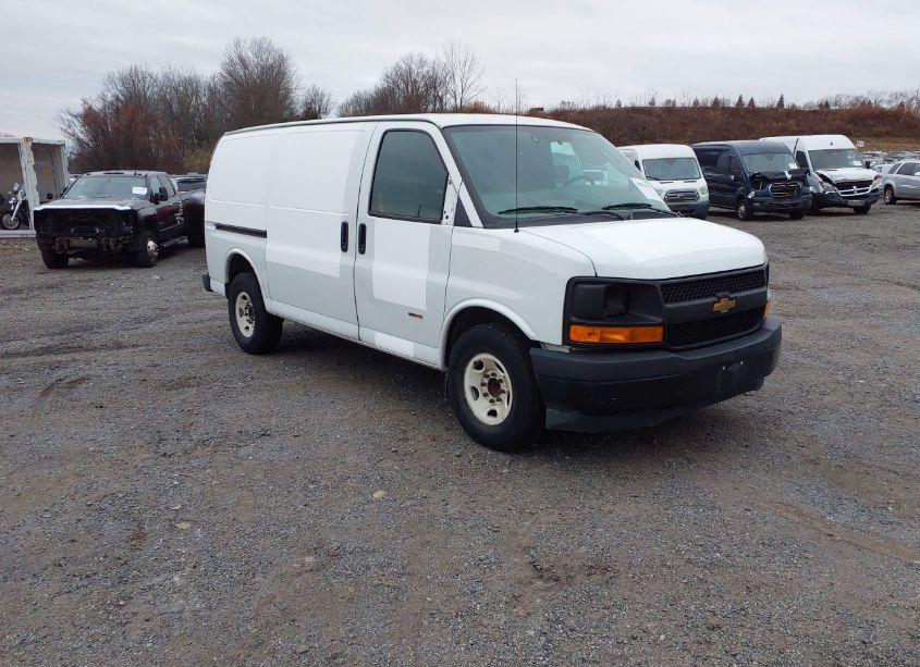 2017 Chevrolet Express 2500 WORK VAN (VIN 1GCWGAF19H1317826) main photo