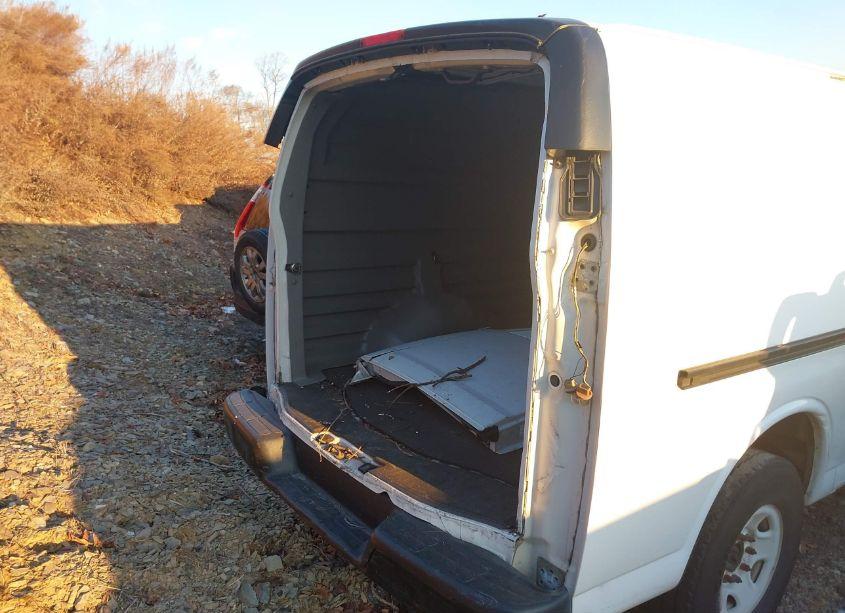 Photo 6 of 2017 Chevrolet Express 2500 WORK VAN (VIN 1GCWGAF19H1317826)