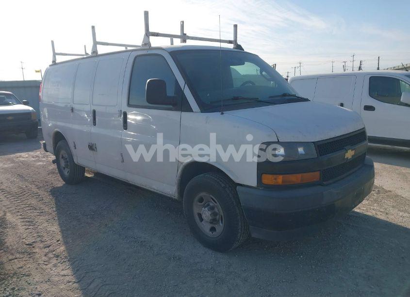 2021 Chevrolet Express CARGO RWD 2500 REGULAR WHEELBASE WT (VIN 1GCWGAF71M1161411) main photo