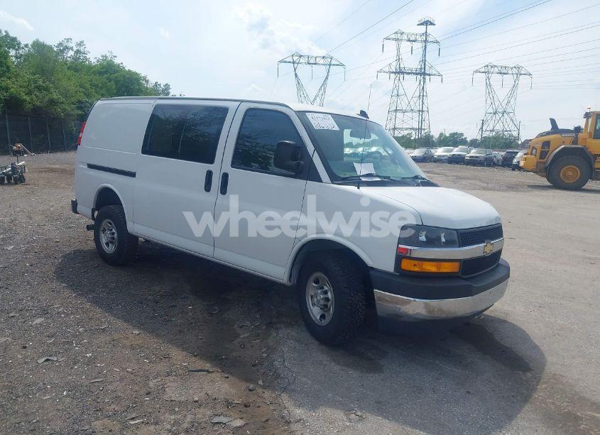 2021 Chevrolet Express CARGO RWD 2500 REGULAR WHEELBASE WT (VIN 1GCWGAF72M1208980) main photo