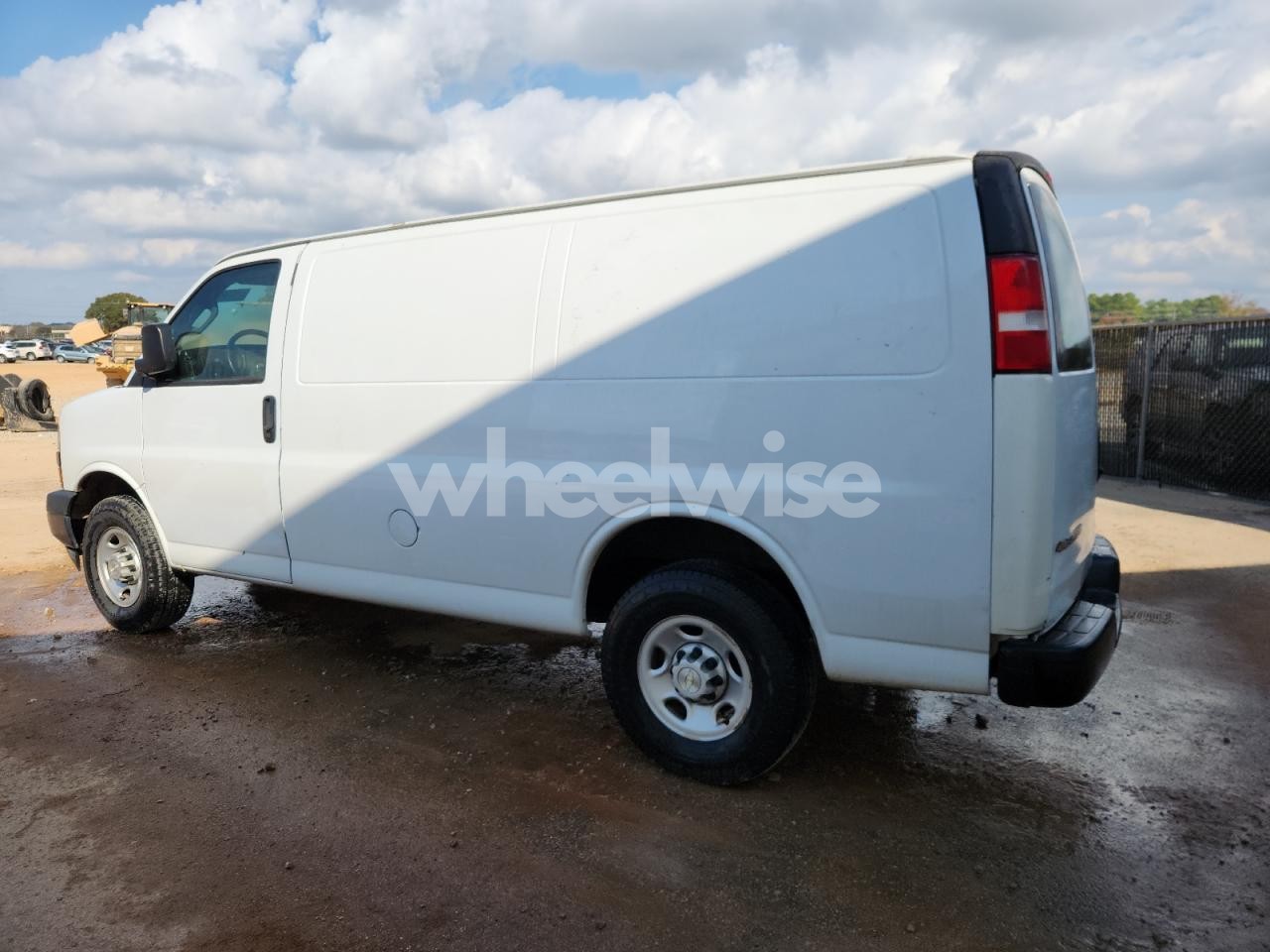 Photo 2 of 2021 CHEVROLET EXPRESS 2500 DELIVERY VAN (VIN 1GCWGAF74M1253399)