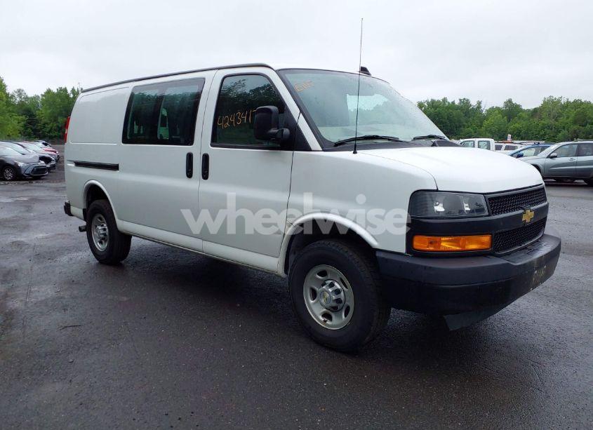 2022 Chevrolet Express CARGO RWD 2500 REGULAR WHEELBASE WT (VIN 1GCWGAF75N1274456) main photo