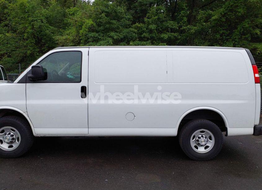 Photo 14 of 2022 Chevrolet Express CARGO RWD 2500 REGULAR WHEELBASE WT (VIN 1GCWGAF75N1274456)