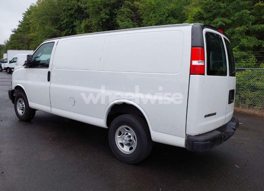 Photo 3 of 2022 Chevrolet Express CARGO RWD 2500 REGULAR WHEELBASE WT (VIN 1GCWGAF75N1274456)