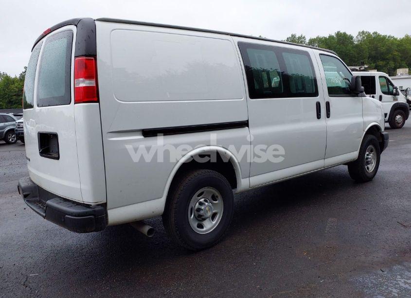 Photo 4 of 2022 Chevrolet Express CARGO RWD 2500 REGULAR WHEELBASE WT (VIN 1GCWGAF75N1274456)