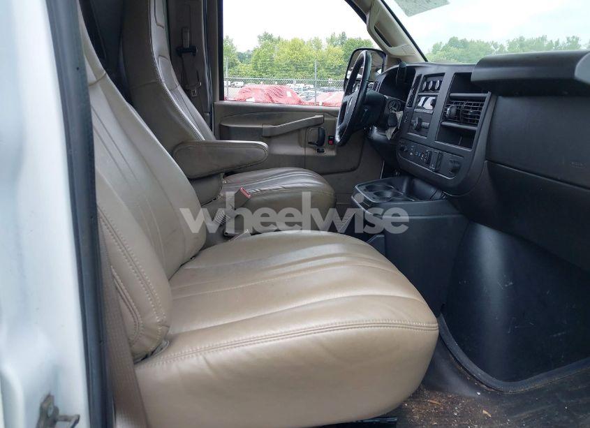 Photo 5 of 2022 Chevrolet Express CARGO RWD 2500 REGULAR WHEELBASE WT (VIN 1GCWGAF75N1274456)