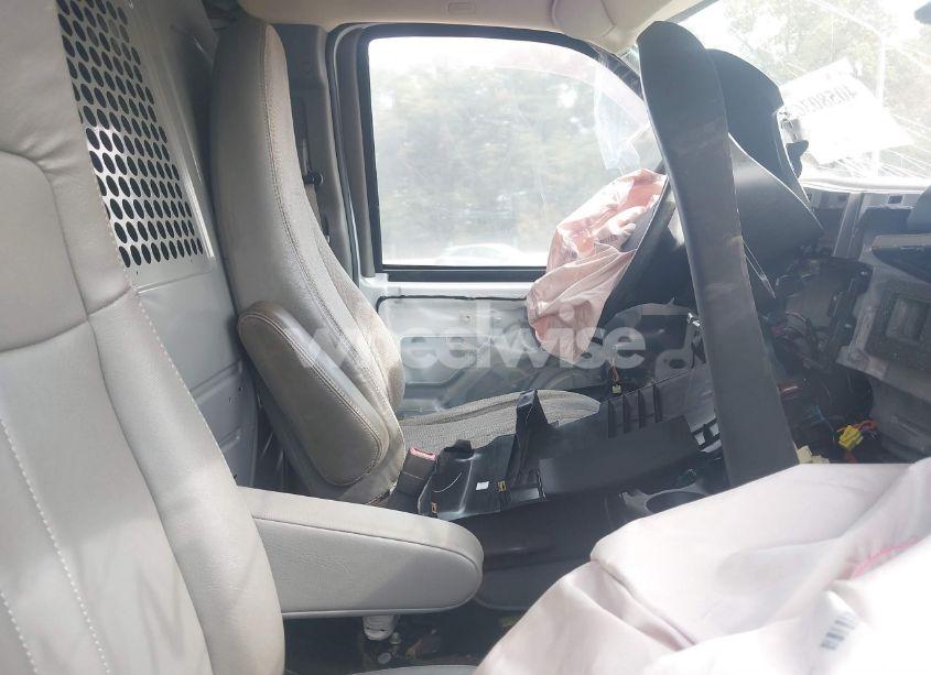 Photo 5 of 2024 Chevrolet Express CARGO RWD 2500 REGULAR WHEELBASE WT (VIN 1GCWGAF75R1189378)