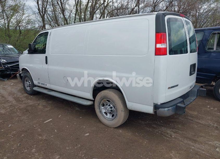 Photo 3 of 2021 Chevrolet Express CARGO RWD 2500 REGULAR WHEELBASE WT (VIN 1GCWGAF77M1204620)
