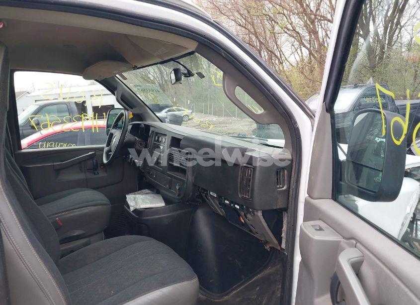 Photo 5 of 2021 Chevrolet Express CARGO RWD 2500 REGULAR WHEELBASE WT (VIN 1GCWGAF77M1204620)