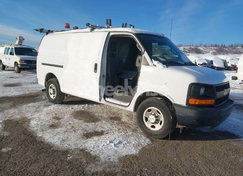 2016 Chevrolet Express 2500 WORK VAN (VIN 1GCWGAFF2G1316172) main photo