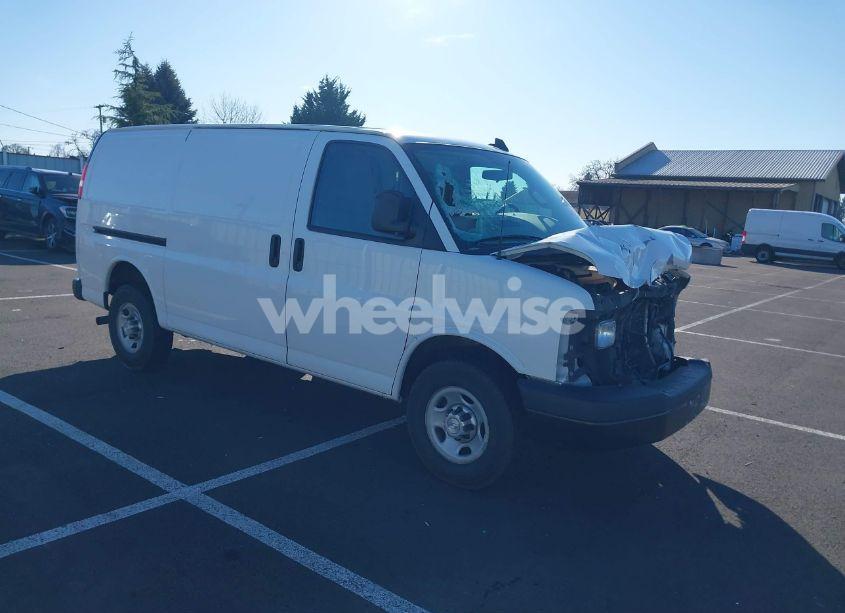 2017 Chevrolet Express 2500 WORK VAN (VIN 1GCWGAFF2H1157705) main photo