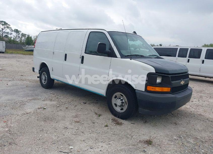 2017 Chevrolet Express 2500 WORK VAN (VIN 1GCWGAFF2H1176724) main photo