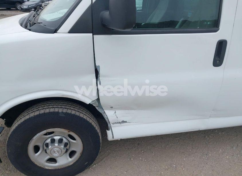 Photo 6 of 2017 Chevrolet Express 2500 WORK VAN (VIN 1GCWGAFF4H1241069)