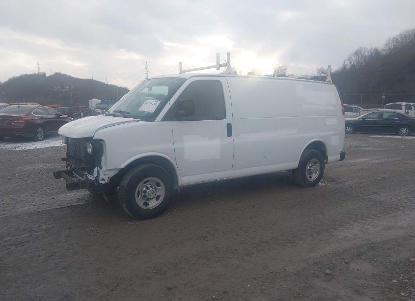 Photo 2 of 2017 Chevrolet Express 2500 WORK VAN (VIN 1GCWGAFF5H1118834)