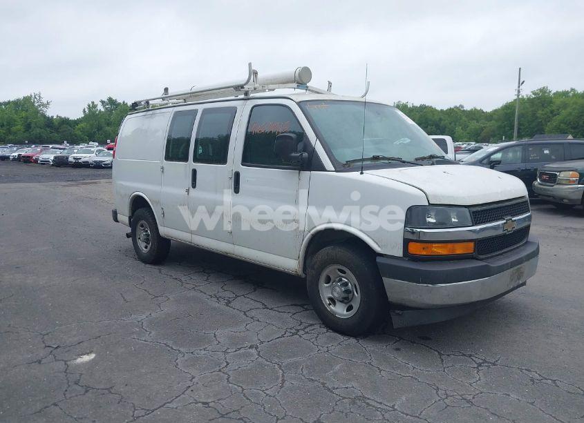 2017 Chevrolet Express 2500 WORK VAN (VIN 1GCWGAFF5H1150196) main photo