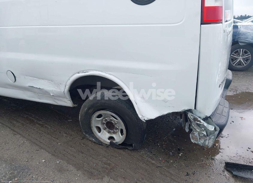 Photo 6 of 2017 Chevrolet Express 2500 WORK VAN (VIN 1GCWGAFF5H1196434)