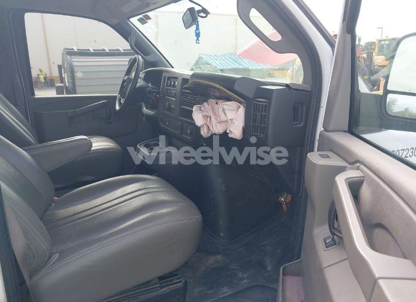 Photo 5 of 2017 Chevrolet Express 2500 WORK VAN (VIN 1GCWGAFF5H1289857)