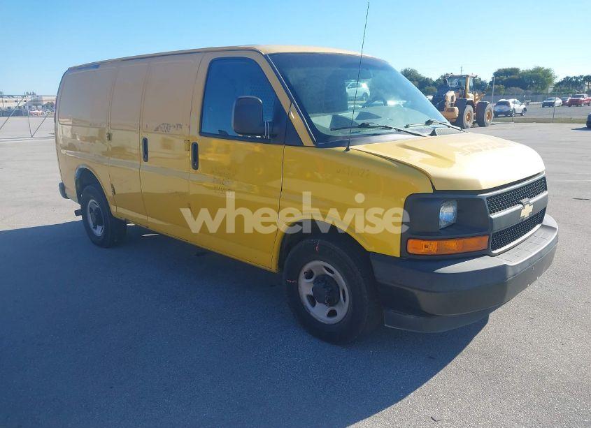 2017 Chevrolet Express 2500 WORK VAN (VIN 1GCWGAFF5H1348664) main photo