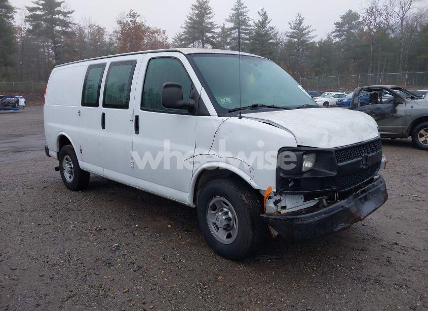 2017 Chevrolet Express 2500 WORK VAN (VIN 1GCWGAFF6H1118650) main photo