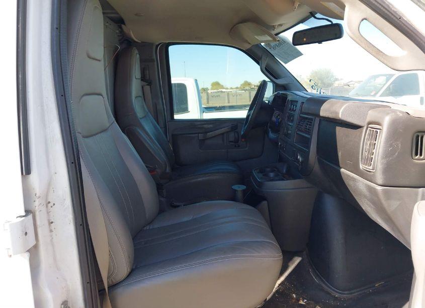 Photo 5 of 2017 Chevrolet Express 2500 WORK VAN (VIN 1GCWGAFF6H1132807)