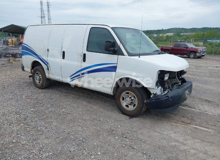 2017 Chevrolet Express 2500 WORK VAN (VIN 1GCWGAFF7H1118799) main photo