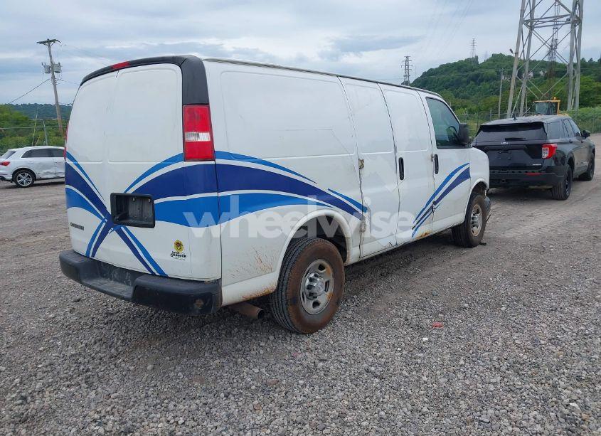 Photo 4 of 2017 Chevrolet Express 2500 WORK VAN (VIN 1GCWGAFF7H1118799)