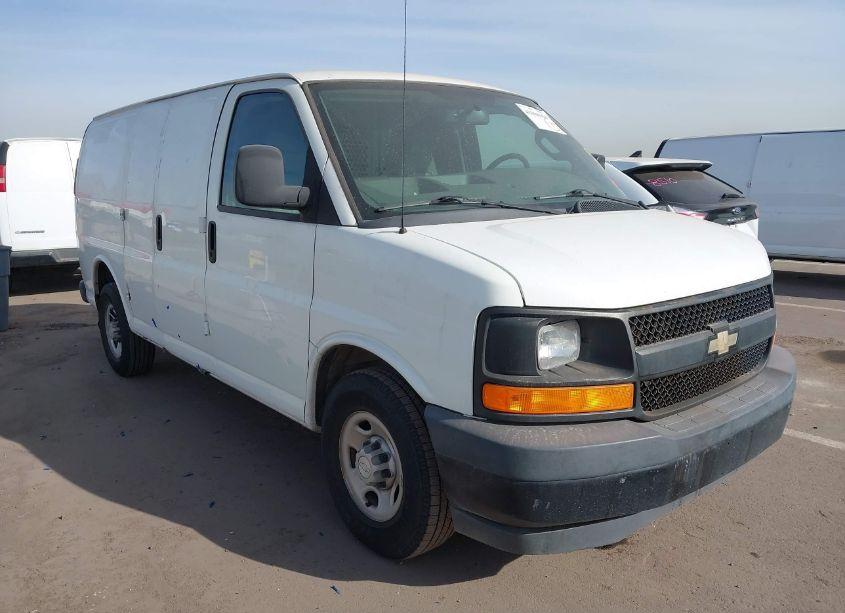 2017 Chevrolet Express 2500 WORK VAN (VIN 1GCWGAFF7H1133030) main photo
