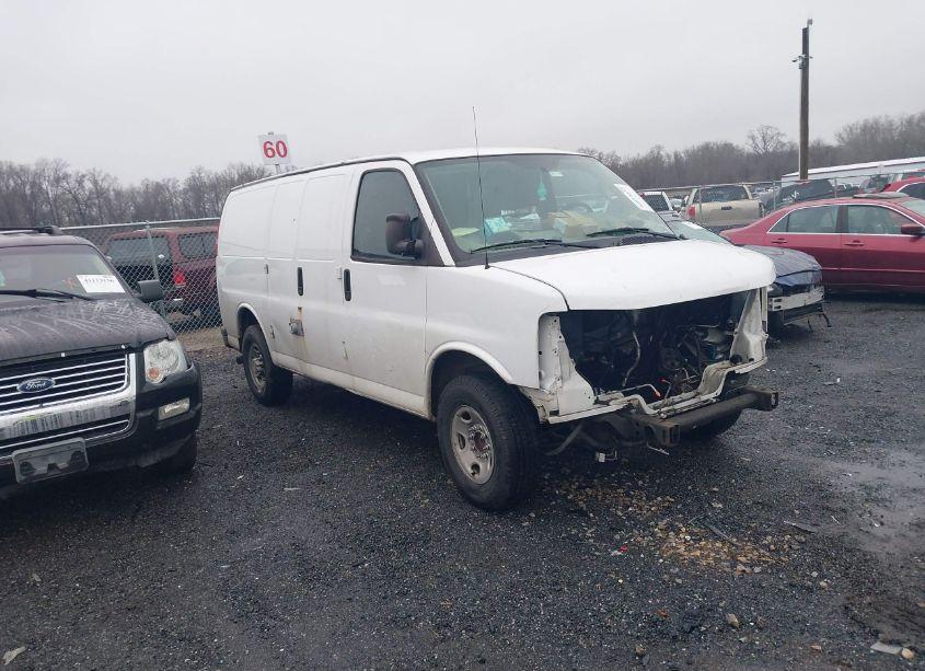 2017 Chevrolet Express 2500 WORK VAN (VIN 1GCWGAFF8H1321037) main photo