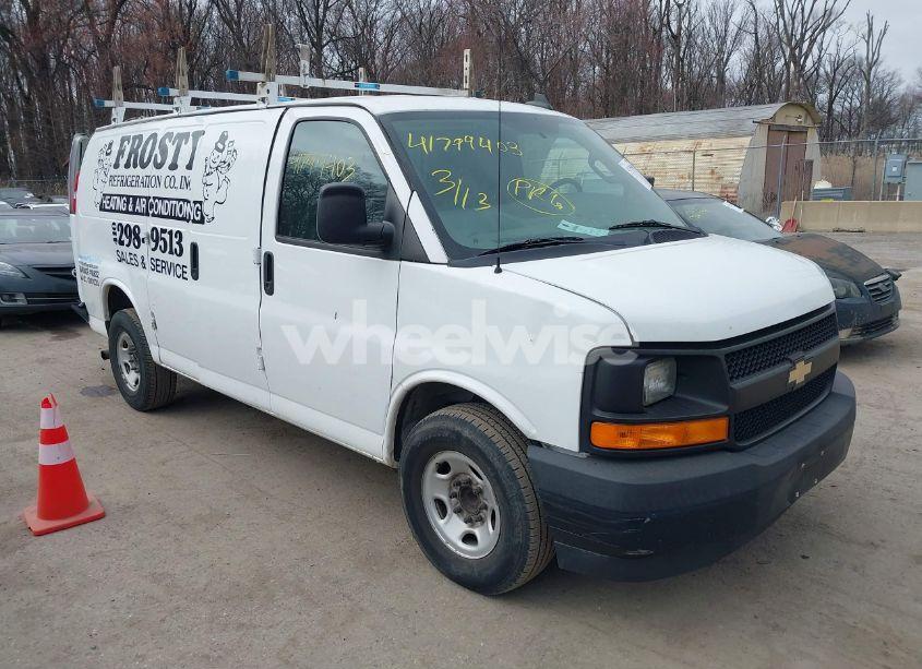 2017 Chevrolet Express 2500 WORK VAN (VIN 1GCWGAFF9H1126094) main photo