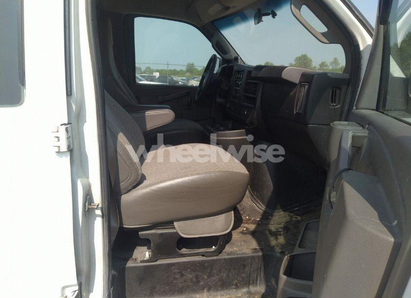 Photo 5 of 2017 Chevrolet Express 2500 WORK VAN (VIN 1GCWGAFF9H1172928)