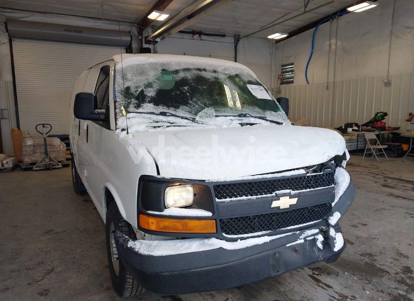 2017 Chevrolet Express 2500 WORK VAN (VIN 1GCWGAFFXH1342553) main photo