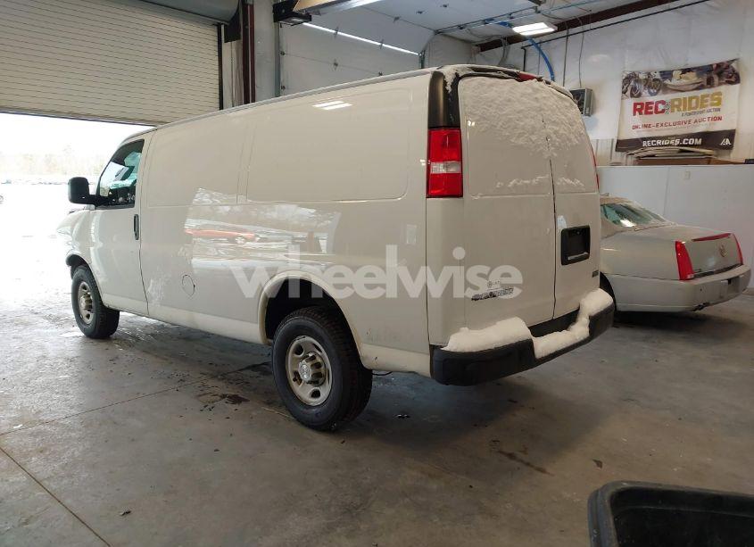 Photo 3 of 2017 Chevrolet Express 2500 WORK VAN (VIN 1GCWGAFFXH1342553)