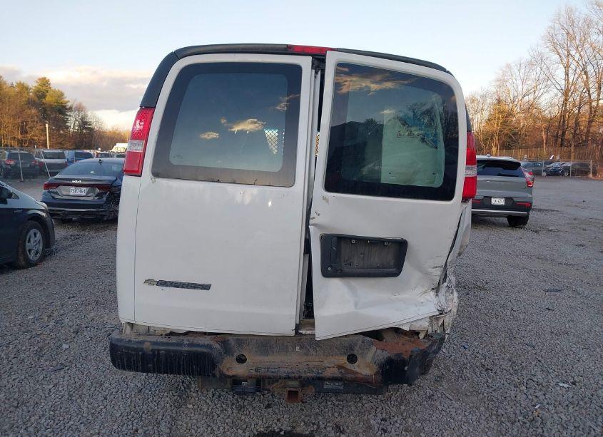 Photo 16 of 2018 Chevrolet Express 2500 WORK VAN (VIN 1GCWGAFG0J1333990)