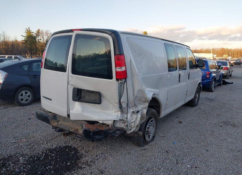 Photo 6 of 2018 Chevrolet Express 2500 WORK VAN (VIN 1GCWGAFG0J1333990)