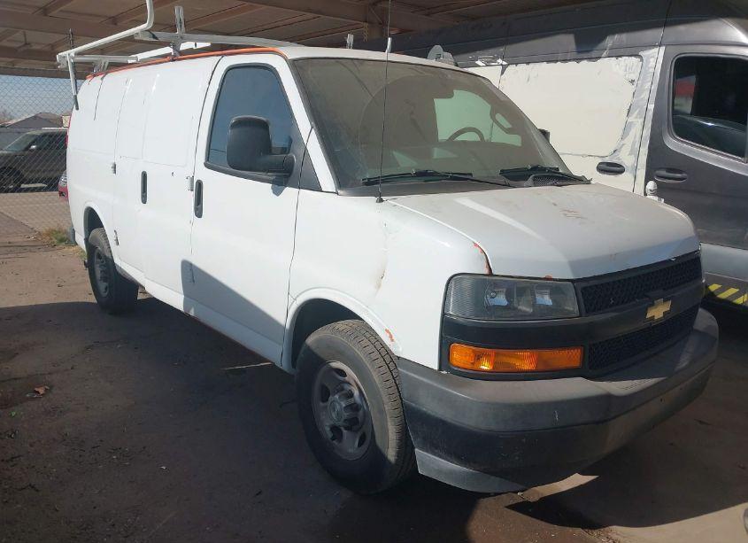 2019 Chevrolet Express 2500 WORK VAN (VIN 1GCWGAFG0K1308167) main photo