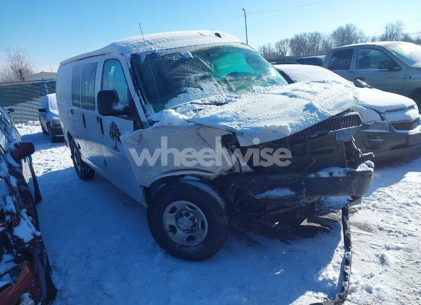 2018 Chevrolet Express 2500 WORK VAN (VIN 1GCWGAFG1J1195263) main photo