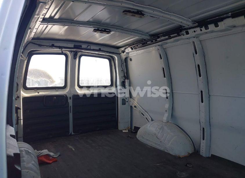 Photo 8 of 2018 Chevrolet Express 2500 WORK VAN (VIN 1GCWGAFG1J1195263)