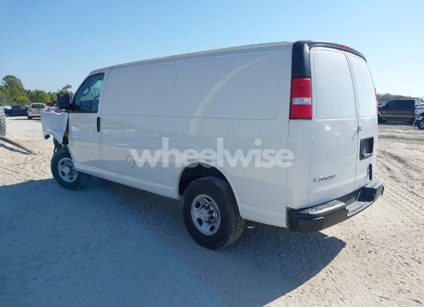 Photo 3 of 2020 Chevrolet Express CARGO RWD 2500 REGULAR WHEELBASE WT (VIN 1GCWGAFG1L1220326)