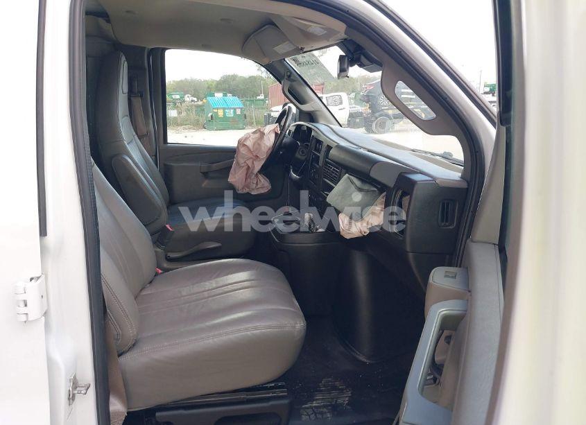 Photo 5 of 2020 Chevrolet Express CARGO RWD 2500 REGULAR WHEELBASE WT (VIN 1GCWGAFG1L1220326)