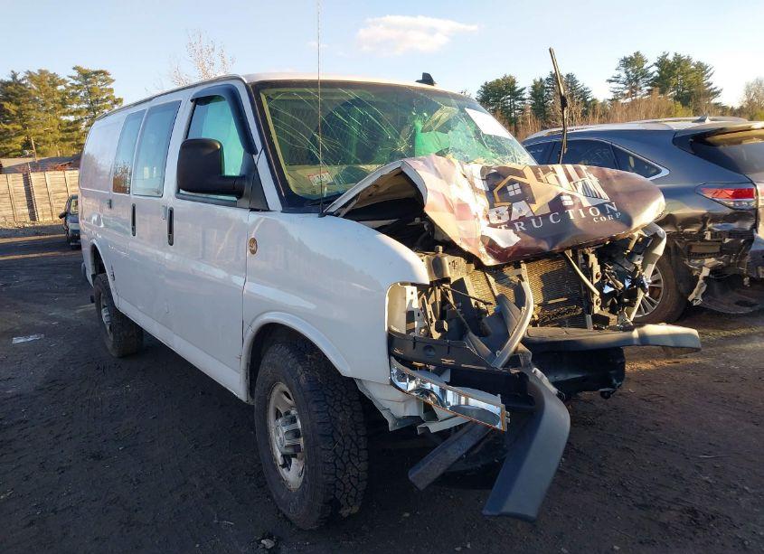 2018 Chevrolet Express 2500 WORK VAN (VIN 1GCWGAFG2J1212863) main photo