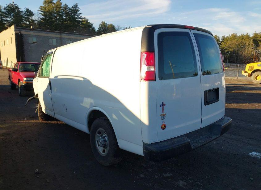Photo 3 of 2018 Chevrolet Express 2500 WORK VAN (VIN 1GCWGAFG2J1212863)