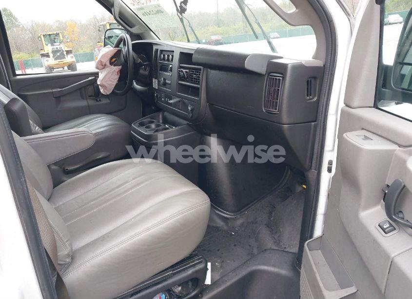 Photo 5 of 2020 Chevrolet Express CARGO RWD 2500 REGULAR WHEELBASE WT (VIN 1GCWGAFG2L1270362)